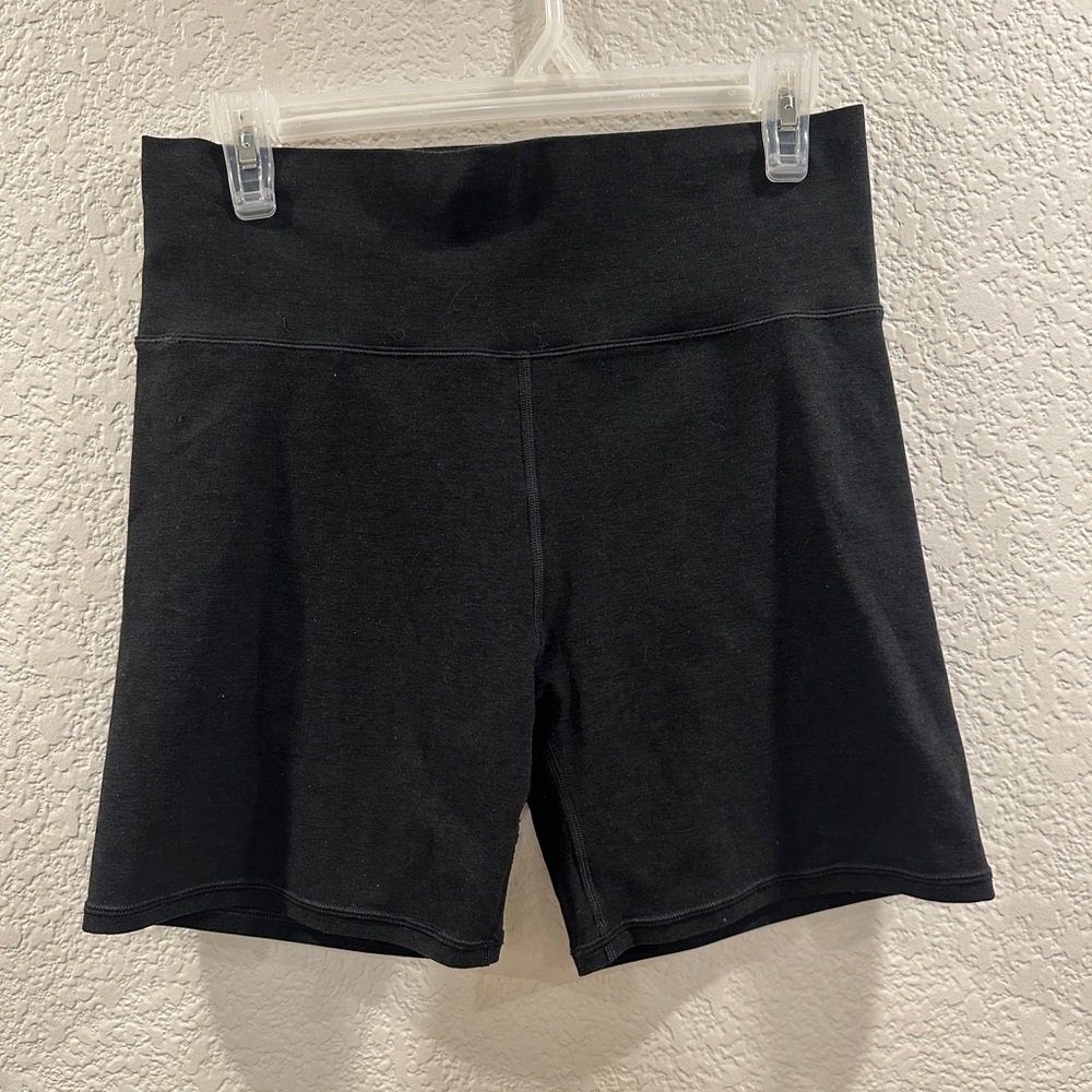 Vuori Women's Black Biker Shorts